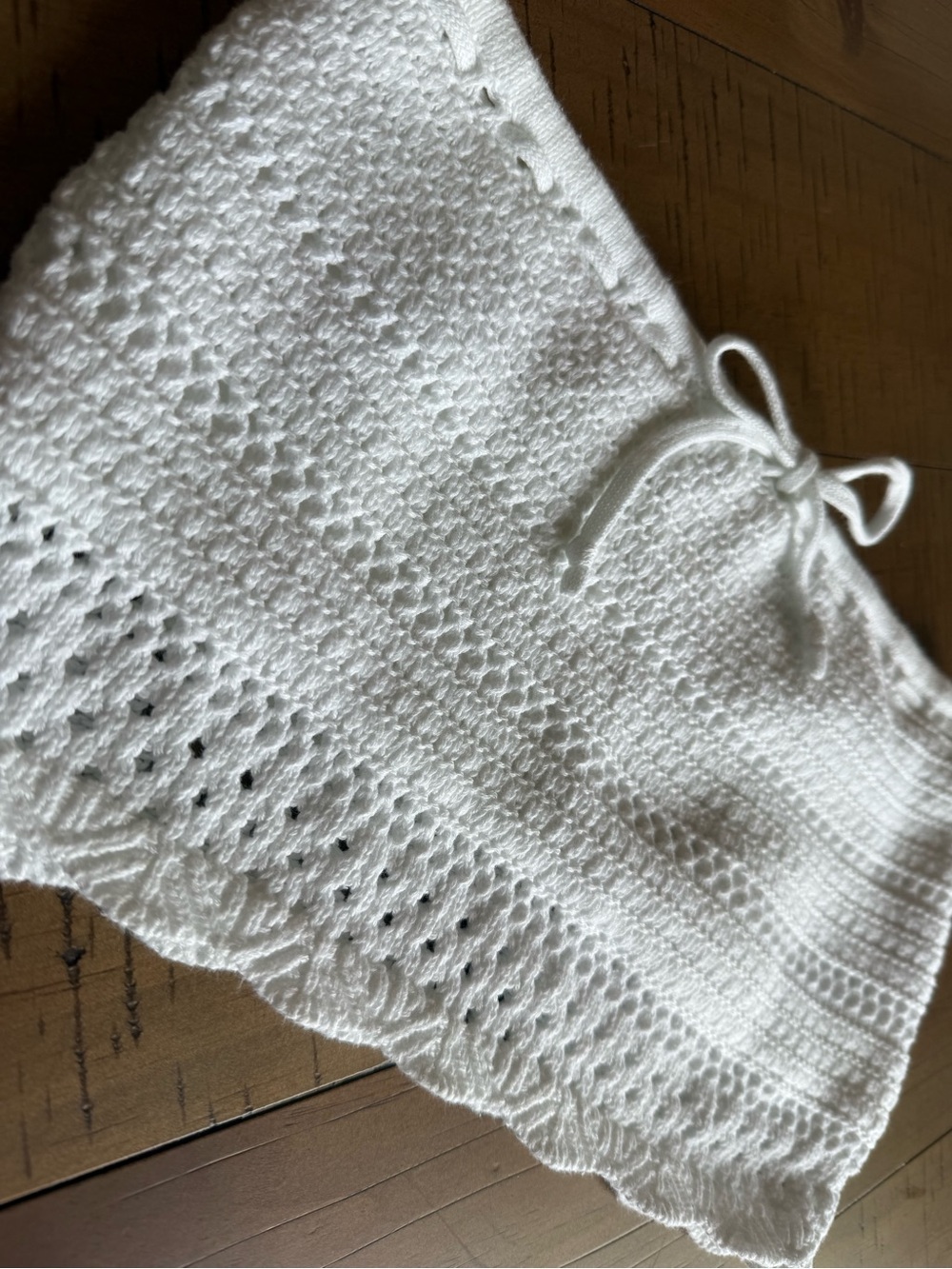 Hollister White Crochet Strapless Tube Top with Scalloped Hem - Picture 4 of 5